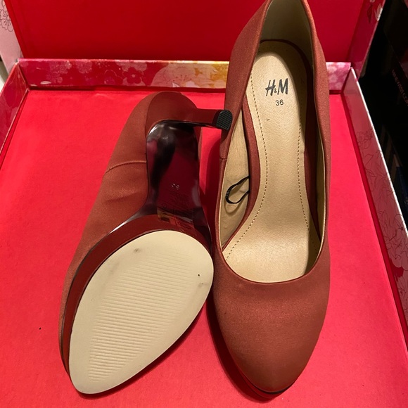 H&M Heels - Picture 3 of 4